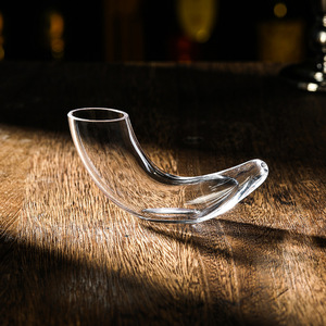 Bicchieri da Cocktail creativi con Design minimalista bicchieri da Cocktail in Tequila in vetro a forma di corno personalizzati - Product Image 5