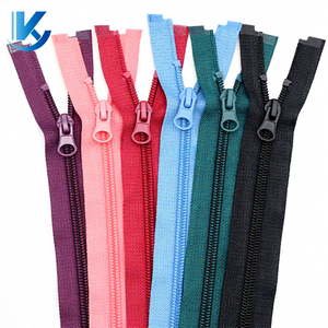 Haute qualité longueur personnalisée 5 # <span class=keywords><strong>fermeture</strong></span> éclair à glissière noire à extrémité ouverte pour vestes <span class=keywords><strong>fermeture</strong></span> à glissière en nylon en plastique écologique par fabricant - Product Image 1
