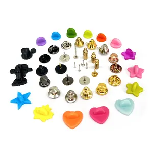 Toptan renkli plastik Pin arkaları rozetleri için çeşitli yıldız kalp şekli kauçuk PVC yaka Pin arkaları