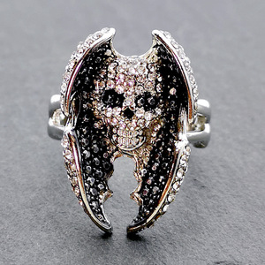 Anello Gotico con Teschio Nero, Anello da Uomo Stile Punk Audace, Gioiello per Ogni Giorno - Product Image 3