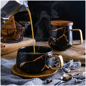 <span class=keywords><strong>Tazza</strong></span> da <span class=keywords><strong>Caffè</strong></span> in Ceramica Opaca Stile Giapponese con Motivo Marmorizzato Bianco e Nero, Manico Dorato e Piattino - Product Image 3