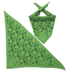 Bandana triangular para perro de algodón suave con estampado floral verde con bonito logotipo personalizado al por mayor