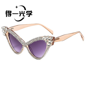De Yi <b>Optics</b> Diamond Encrusted Cat Eye Sunglasses Black Frame Purple Lens UV400 Women's Fashion Sunglasses - Product Image 4