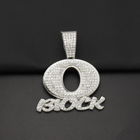 Collier en alliage plaqué or et argent avec chaîne corde style hip-hop et pendentif lettre O BLOCK orné de strass, vente en gros