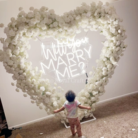 Décoration de mariage style Saint-Valentin français, arche florale en forme de cœur blanc pour événements de mariage et de demande en mariage