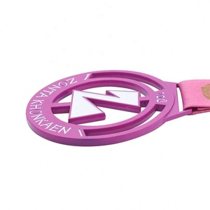 Medalla de aleación de zinc con cordón Diseñe su propio maratón deportivo de alta calidad - Product Image 2