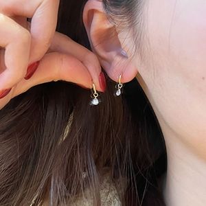 Pendientes Colgantes de Plata de Ley S925, Diseño Exquisito y Versátil de Gota de Agua con Diamantes Brillantes, Modernos y Elegantes - Product Image 1