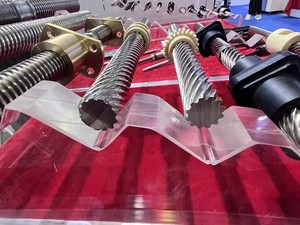 Vite di comando 4mm 10mm 16mm 20mm 22mm 24mm 28mm 30mm 36mm acciaio inossidabile acciaio al carbonio precisione trapezoidale forma T vite - Product Image 2