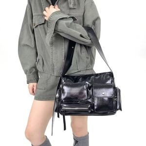 Sacs rétro pour femmes, sacs à bandoulière en cuir PU vintage, grande capacité, sacs à bandoulière à rivets pour femmes, sac à main - Product Image 3