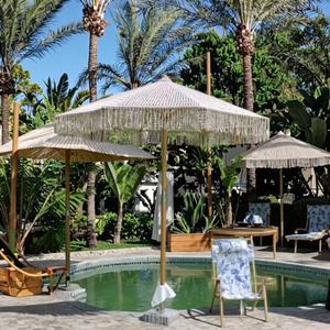 Sombrillas Modernas para Patio Exterior al por Mayor, Parasoles de Paja Sintética Tiki Raffia con Manivela y Función de Inclinación para Muebles de Jardín - Product Image 5