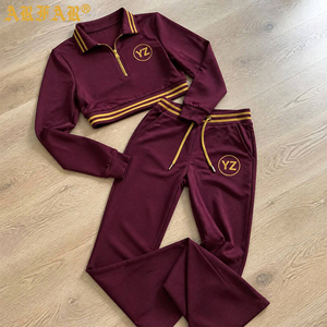 Set da Lounge Personalizzato per Donna, Giacca Polo con Zip e Finiture Dorate, Pantaloni a Costine, Tuta Sportiva in Due Pezzi - Product Image 2