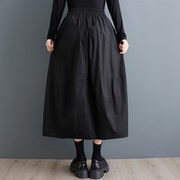 Nouvelle jupe longue fluide décontractée vert olive pour femme, taille élastique, poches plaquées, bretelles, collection automne 2026, vente en gros