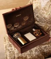 Boîte de rangement carrée unique en velours rouge pour parfum, huile essentielle, cadeau de Ramadan, emballage personnalisé pour parfum avec insert