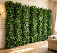 Panneau mural de verdure artificielle, haie de gazon, feuilles mélangées, fleurs, toile de fond verticale pour la décoration paysagère commerciale