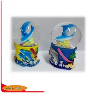 树脂玻璃球与龟海豚旅游纪念品
