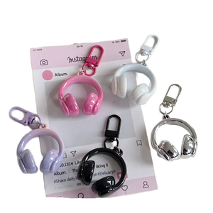 CHENXI Faible MOQ, Suspension en acrylique tridimensionnelle exquise, style froid, motif dessin animé créatif, impression typographique couleur personnalisée - Product Image 1