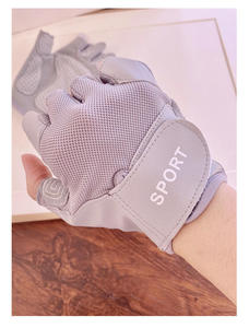 Guantes de Entrenamiento Transpirables para Levantamiento de Pesas con Kettlebell, Guantes de Gimnasio Antideslizantes de Medio Dedo con Absorción de Impactos para Mujer - Product Image 3
