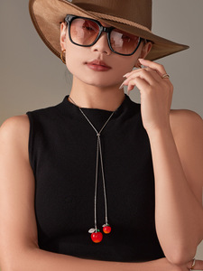 Collier pendentif cerise plaqué or pour femme, chaîne serpent en résine acrylique, décontracté, à porter au quotidien - Product Image 3
