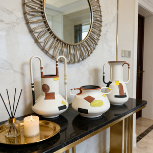 <span class=keywords><strong>Set</strong></span> di 3 Vasi in Ceramica Bianca Opaca con Motivi Geometrici Colorati e Manici, Vaso Decorativo da Tavolo per Fiori - Product Image 1