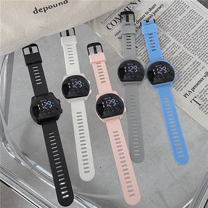 Montre numérique LED unisexe de style sportif avec bracelet en silicone, étanche 3 ATM, chronographe et autonomie de 1 an - Product Image 1