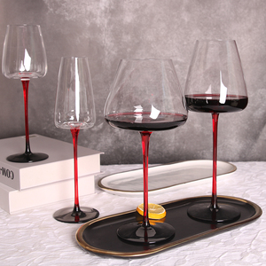 <span class=keywords><strong>Verre</strong></span> <span class=keywords><strong>à</strong></span> <span class=keywords><strong>vin</strong></span> rouge soufflé <span class=keywords><strong>à</strong></span> la main avec <span class=keywords><strong>pied</strong></span> noir Fourniture en vrac de tige rouge de couleur de pulvérisation de cristal élégant pour <span class=keywords><strong>verre</strong></span> <span class=keywords><strong>à</strong></span> champagne avec De Unique - Product Image 3
