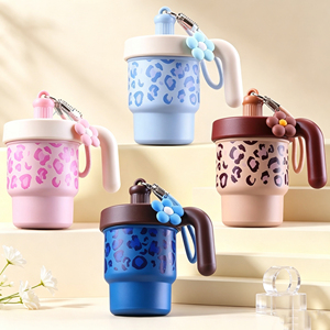 Tasse isotherme 610 ml en acier inoxydable à imprimé léopard avec poignée, couvercle à paille et breloque fleur, mug de voyage portable pour café pour filles - Product Image 1