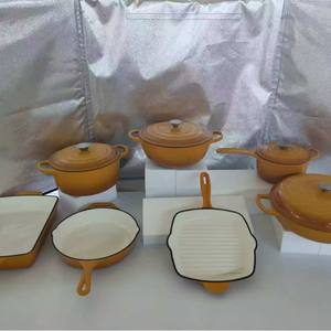 Ensemble de 7 ustensiles de cuisine en <span class=keywords><strong>fonte</strong></span> <span class=keywords><strong>émaillée</strong></span> moderne, base multicouche, poêle antiadhésive multifonction et marmite pour une utilisation domestique - Product Image 4