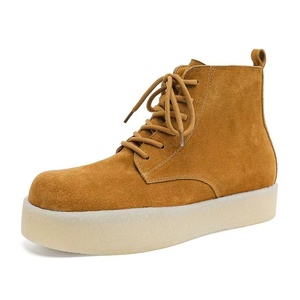 Nuevas <span class=keywords><strong>Botas</strong></span> <span class=keywords><strong>de</strong></span> senderismo <span class=keywords><strong>Dr</strong></span>. for Men <span class=keywords><strong>de</strong></span> estilo británico Versátil Suela gruesa Aumento <span class=keywords><strong>de</strong></span> altura - Product Image 2