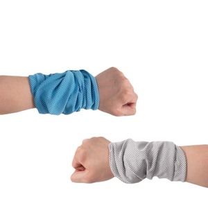 ผ้าขนหนูรัดข้อมือแบบขายส่ง ซับเหงื่อ แห้งเร็ว ผ้าขนหนูสำหรับว่ายน้ำ ระบายความร้อนอย่างรวดเร็ว ใช้สำหรับวิ่ง เดินป่า และกีฬาอื่นๆ - Product Image 1