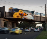 Mur vidéo LED extérieur P8 6x3m IP65, distance de visionnement de 8m, construction en fer pour la publicité dans les centres commerciaux