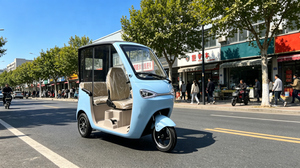 Tricycle électrique à <span class=keywords><strong>3</strong></span> roues avec toit, <span class=keywords><strong>3</strong></span> places, <span class=keywords><strong>scooter</strong></span> de mobilité familial, moteur sans balais 48V 60V 72V, trike pour personnes âgées et usage quotidien - Product Image 2