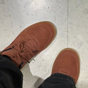 Zapatillas bajas de gamuza marrón de colaboración con marca - Estilo retro casual, suela de goma versátil, calzado deportivo estilo pareja - Product Image 4