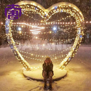 Luces de arco en forma de corazón 3D que cambian de color con efectos decorativos LED para entradas de jardín, fiestas navideñas y noches festivas - Product Image 3