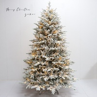 Meilleures ventes en stock : Nouveauté 2026 - Arbre de Noël artificiel tout en PE, adapté aux animaux domestiques, densément décoré, floqué de neige et lumineux, pour intérieur