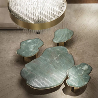 Ensemble de tables basses modernes de luxe en marbre vert irrégulier avec base en métal doré, tables d'appoint gigognes pour salon, villa, hôtel, décoration intérieure