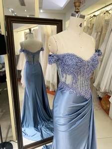 Abiti da Ballo Formali Black Tie 2025 <span class=keywords><strong>Blu</strong></span> Fumo con Spalle Scoperte, Corpino a Corsetto Impreziosito in Pizzo e Sopragonna in <span class=keywords><strong>Raso</strong></span> Pieghettata a Mano - Product Image 5