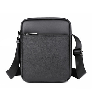Sac bandoulière homme en cuir PU noir, style vintage mini, léger, personnalisable avec logo, OEM, neuf. - Product Image 3