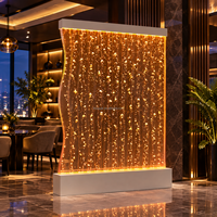 Mur d'eau en acrylique incurvé sur mesure, avec LED RGB changeantes de couleur, écran d'eau incurvé, cloison pour hall d'hôtel