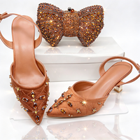 Sepatu Slingback Berhias Rhinestone Cokelat dengan Tas Clutch Senada, Ujung Runcing, Hak Tebal, Set Sepatu dan Tas Formal Wanita