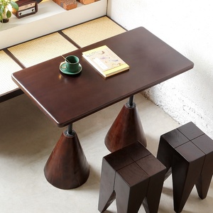 ชุดโต๊ะดื่มนมและ<span class=keywords><strong>เก้าอี้</strong></span>ไม้จริงสำหรับ<span class=keywords><strong>ร้าน</strong></span>กาแฟ<span class=keywords><strong>ร้าน</strong></span>ของหวานโต๊ะรับประทานอาหารมือ<span class=keywords><strong>สอง</strong></span> - Product Image 1