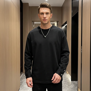 เสื้อสเวตเตอร์คอกลมแขนยาวสีดำทรงปกติสำหรับผู้ชาย ผ้าฝ้ายฟลีซ 100% สีพื้นลำลอง ถักทอเป็นมิตรกับสิ่งแวดล้อม น้ำหนัก 300 กรัม ผลิตในบังกลาเทศ - Product Image 4
