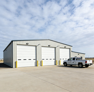 Kits de construction de garage préfabriqués en acier galvanisé sur mesure, abri de voiture portable en métal, atelier, remise de stockage pour usage <span class=keywords><strong>commercial</strong></span> - Product Image 3