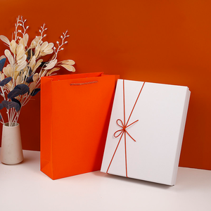 Caja de Regalo Elegante y Bolsa de Mano de Alta Gama, Personalizable con Logotipo, Juego de Caja y Bolsa de Papel Naranja para Regalos - Product Image 2