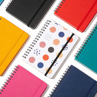 Cahiers A4 A5 A6 A7 B6 pour étudiants Fournitures scolaires Spirale à spirale Couverture souple rigide avec stylo Journal personnalisé personnalisé pour le bureau