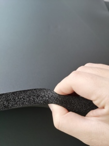Panneau d'isolation en mousse de caoutchouc NBR/PVC haute densité à cellules fermées, imperméable et insonorisant pour la construction - Product Image 4