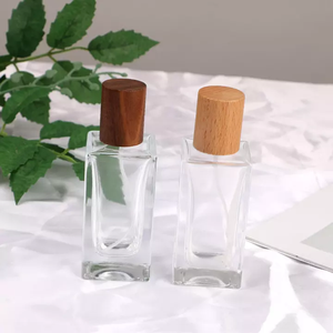 Offre Spéciale forme rectangulaire vide en verre clair rechargeable 30ml 50ml 100ml <span class=keywords><strong>bouchon</strong></span> de <span class=keywords><strong>bouteille</strong></span> de parfum en bois - Product Image 1