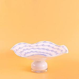 Plato de servir con base de cristal esmerilado azul y blanco con diseño Art Deco para aniversario - Product Image 4