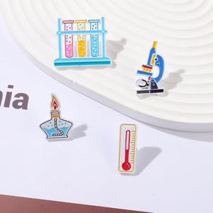 Accesorios personalizados de mochila para manualidades de Metal, broche personalizado para suministros químicos físicos para microscopio de lámpara de Alcohol - Product Image 2