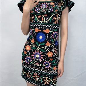 ผู้ผลิตเสื้อผ้าสตรี ชุดมินิเดรสลำลองติดกระดุมแต่งระบายพร้อมลายปัก - Product Image 2