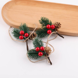ของตกแต่งโคนต้นสนคริสต์มาสพร้อมผลเบอร์รี่สีแดงและใบไม้สีเขียวสำหรับงาน DIY งานฝีมือ อุปกรณ์ทำเครื่องประดับรูปทรงไม่สม่ำเสมอ - Product Image 3